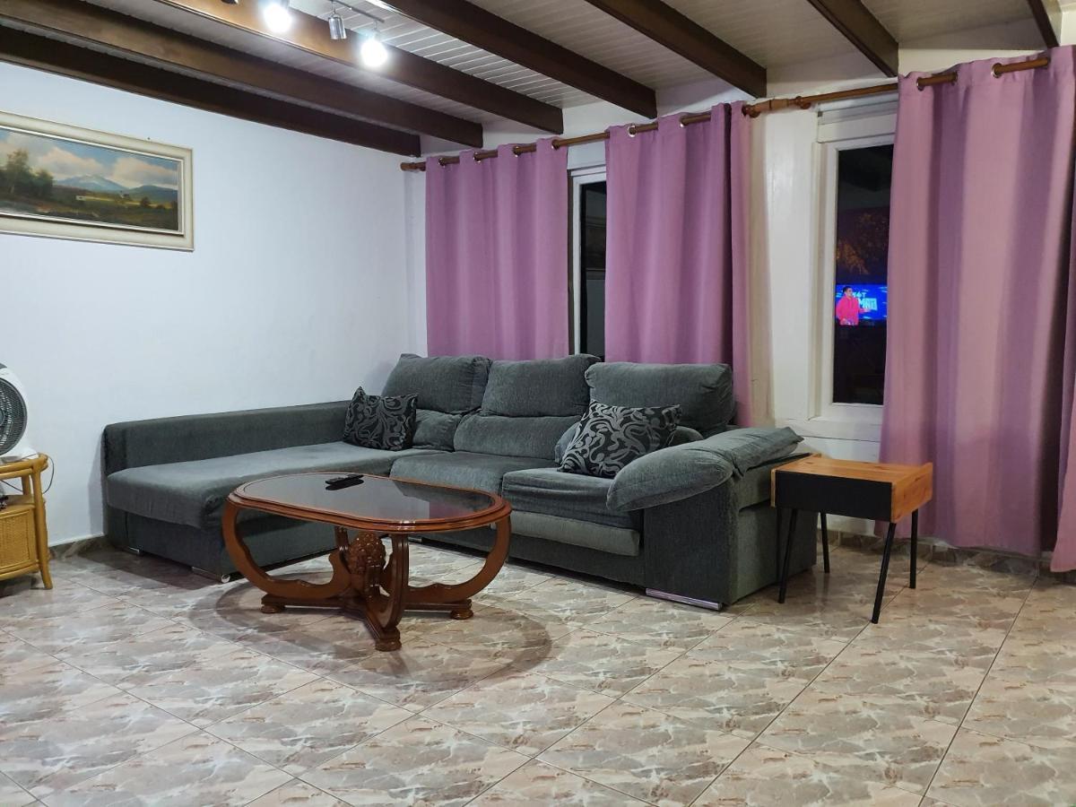 Nelidas Pri. Bungalow Pool & Wifi Free. Casa vacanze *