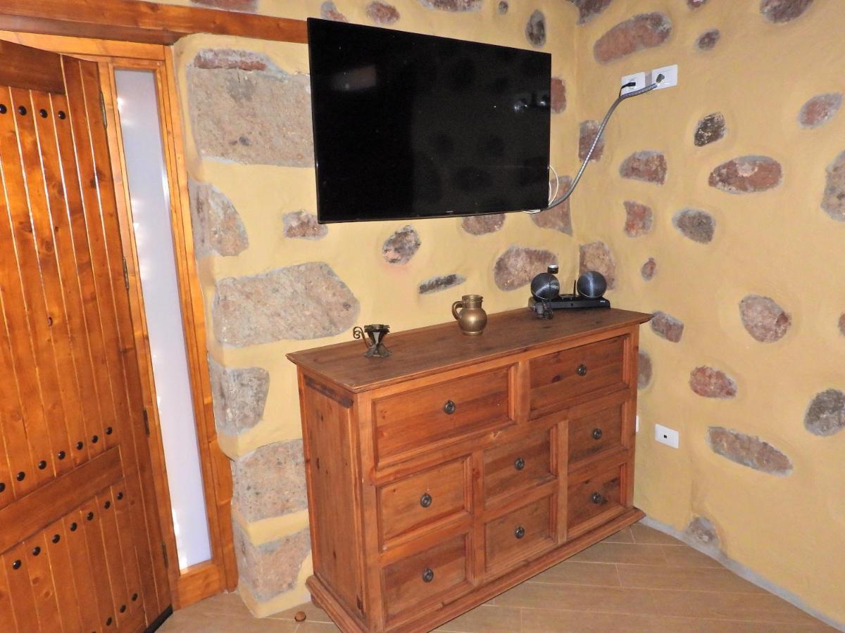 Charming House In De Tirajana With Jacuzzi