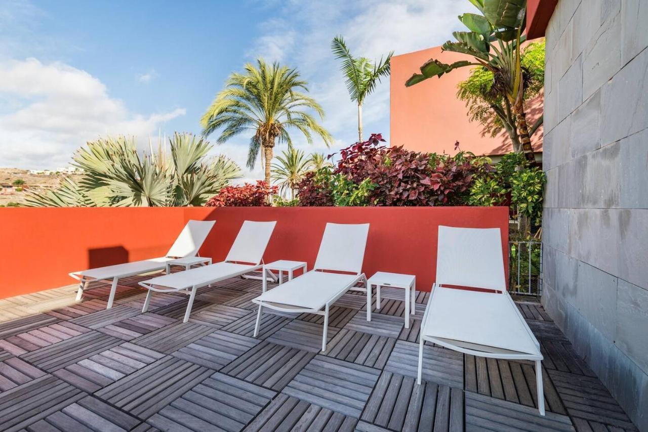 Stunning Detached Garden With Private Pool *
