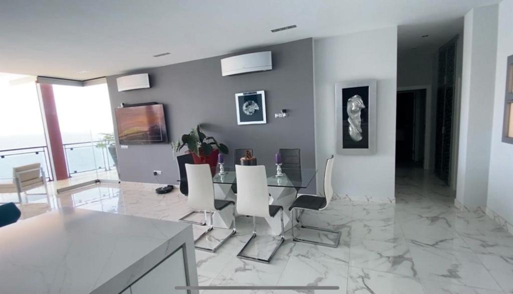 Penthouse In The Sea, Tauro * Mogan