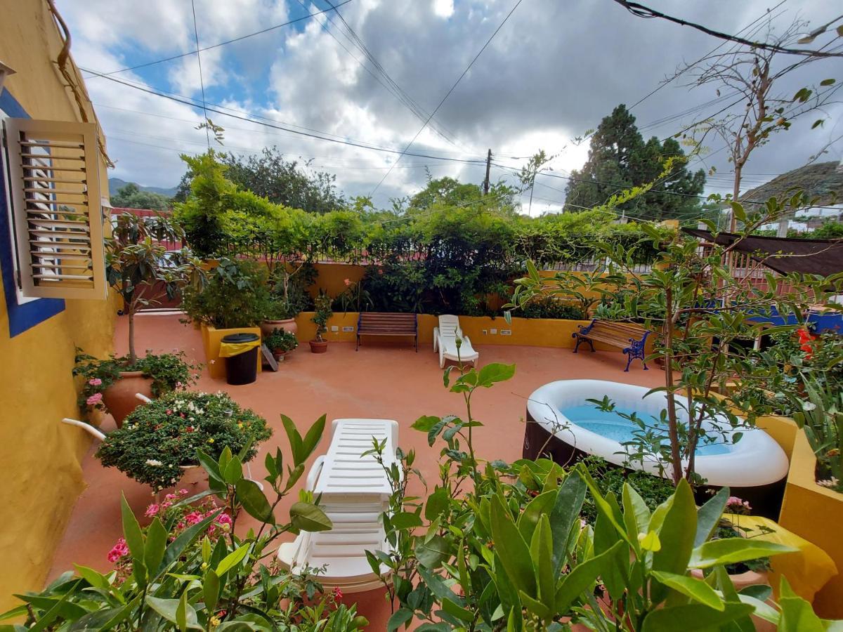 Сasa de vacaciones Casa Maestro Lelo – Acogedora Canaria Con Patios Y Jardines De Flores Las Palmas de Gran Canaria