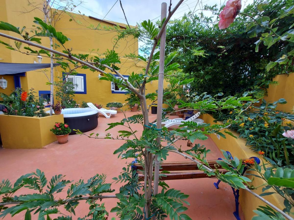 Сasa de vacaciones Casa Maestro Lelo – Acogedora Canaria Con Patios Y Jardines De Flores *