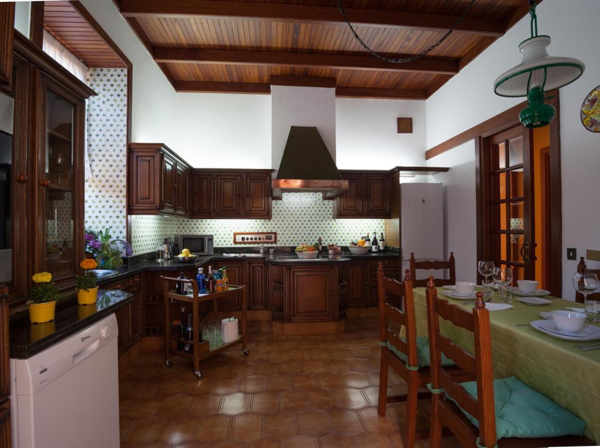 Casa Emblematica Oliva Holiday home