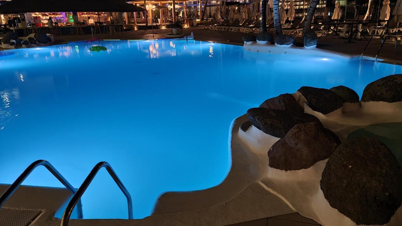 Oceanfront Deluxe-45m, 2 Big Pools,2aircondition, 2tv-65