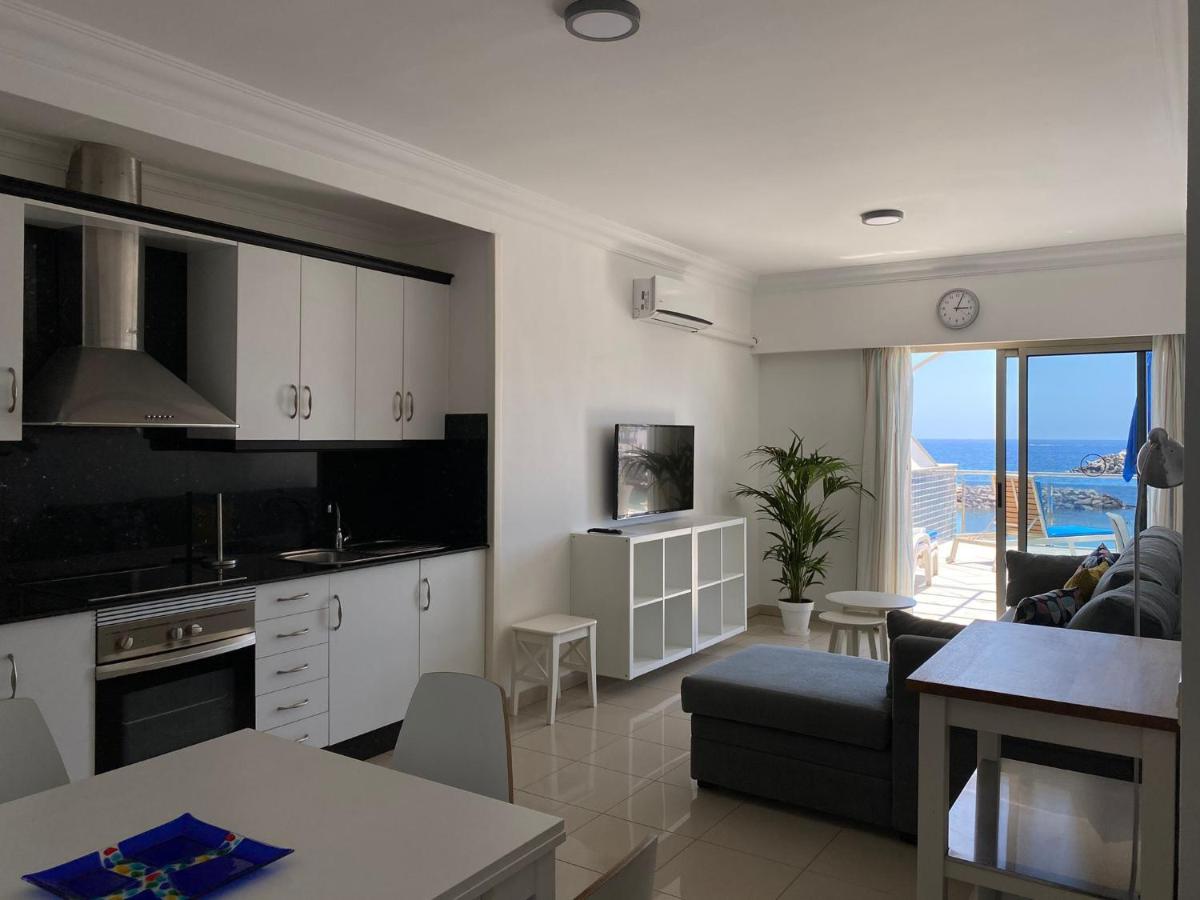 Billy's Beachfront With Pool Access Apartment