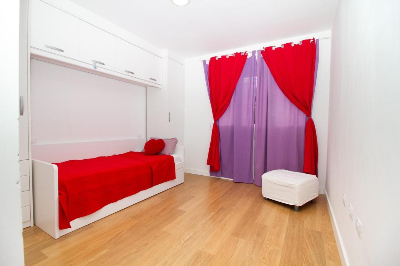 Two-bedroom Aparment In Santa Catalina Park Las Palmas de Gran Canaria