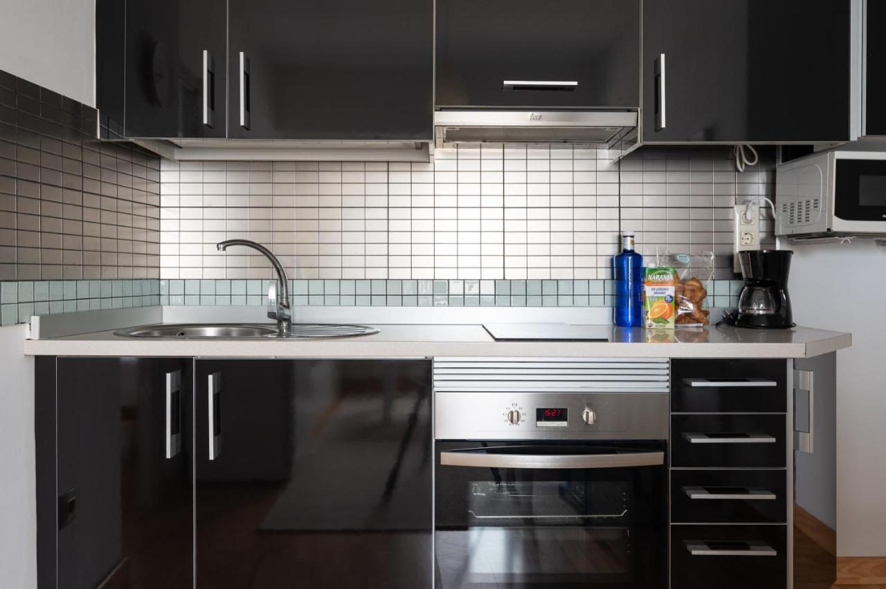 Homeforguest Two-bedroom In The Heart Of Triana Apartment *