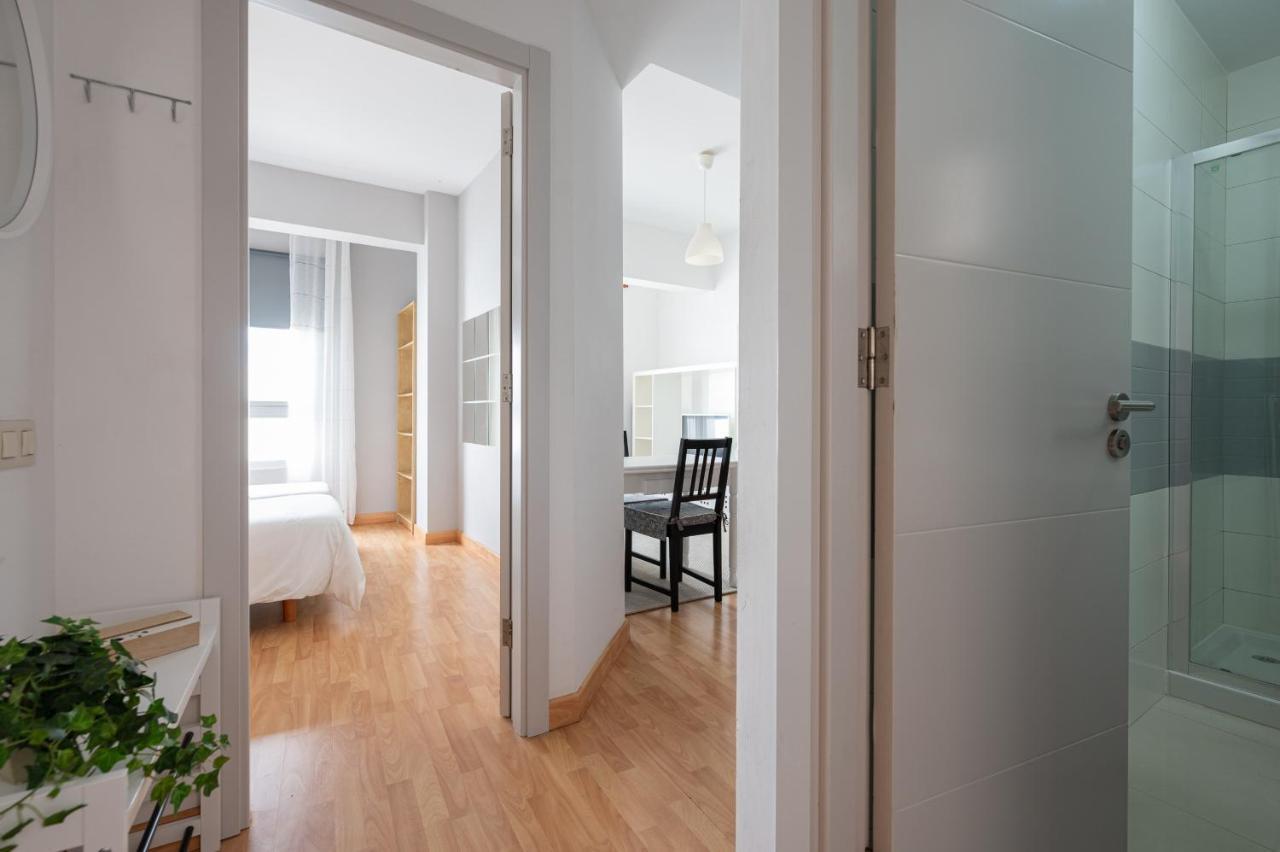 Homeforguest Two-bedroom In The Heart Of Triana Apartment