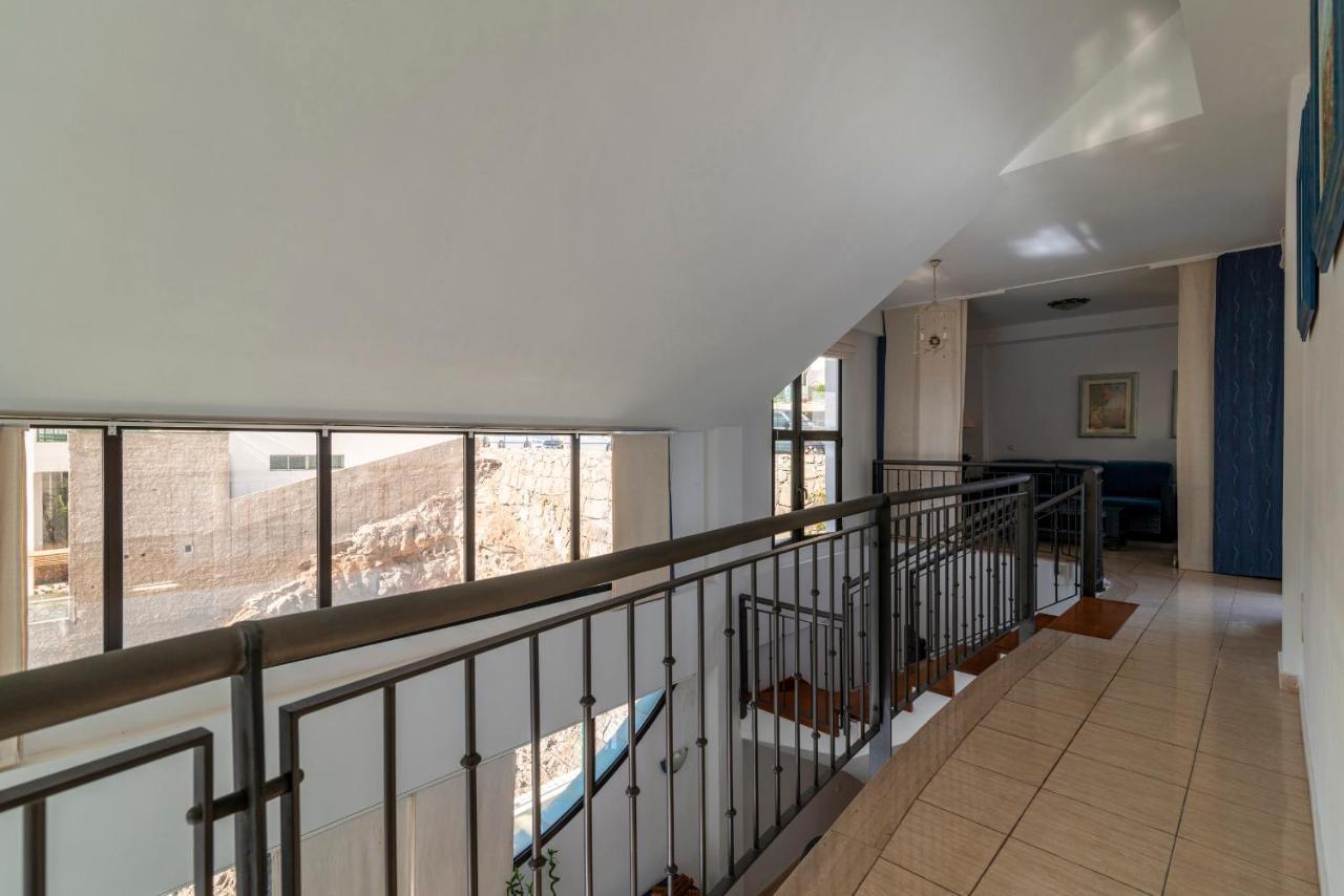 Sunshine Villa *
