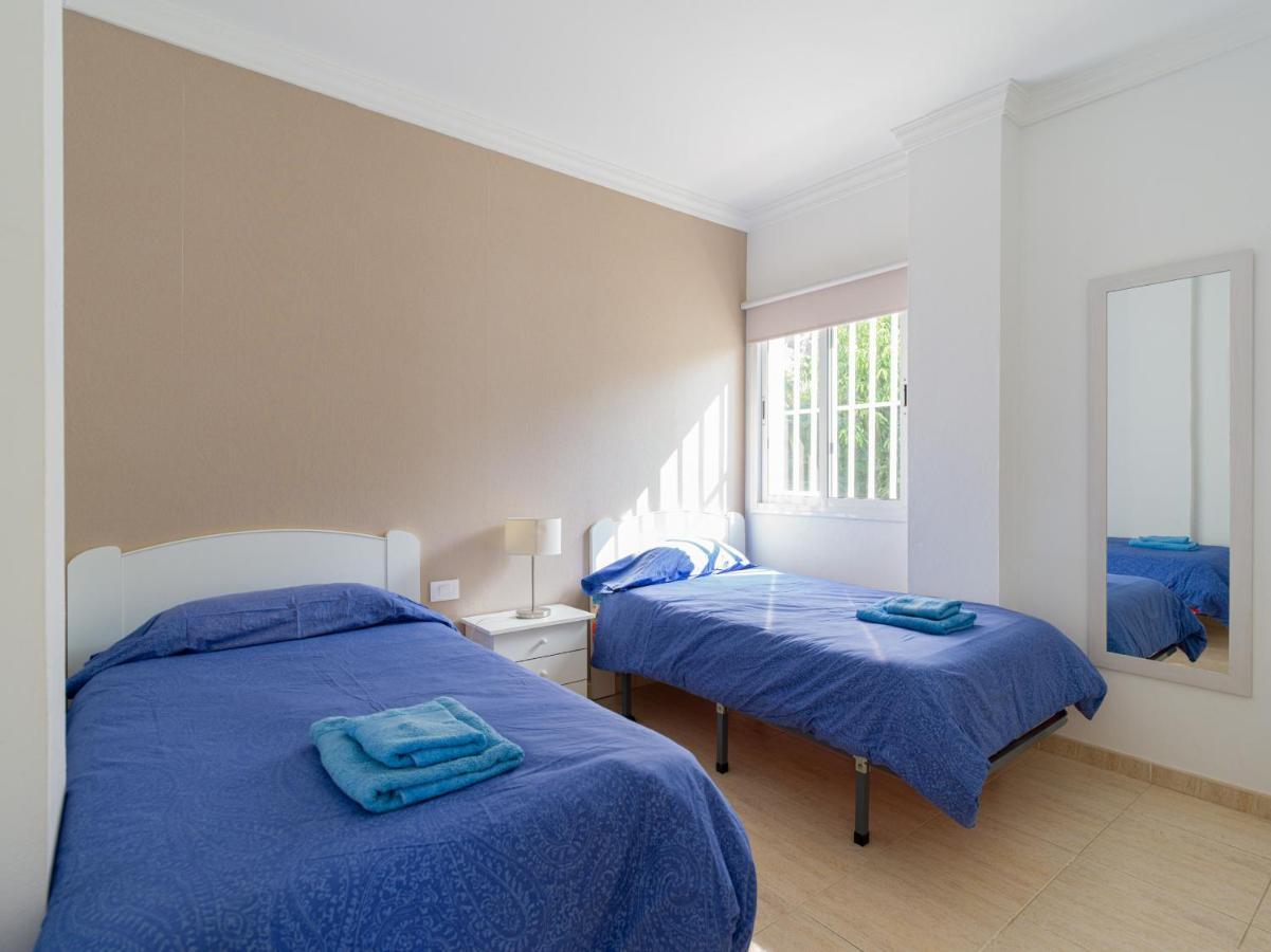 First Line - Parking Free Holiday home *