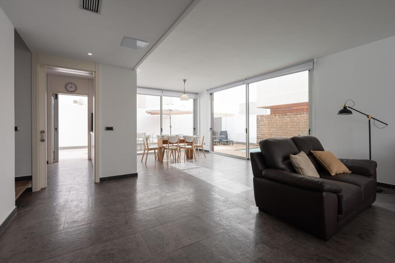 Villa Modern 2br House - Private Pool - Parking San Bartolomé