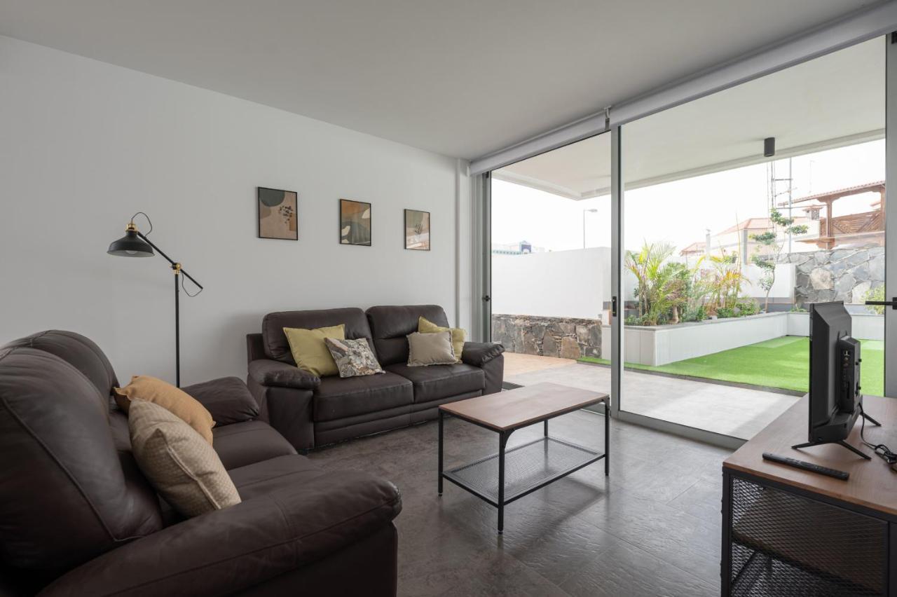 Modern 2br House - Private Pool - Parking