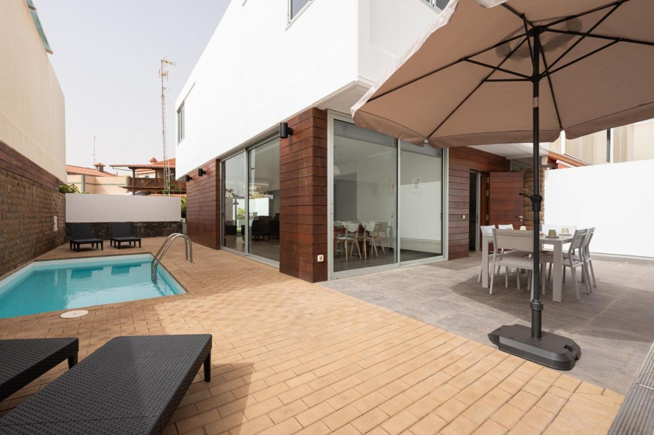 Modern 2br House - Private Pool - Parking