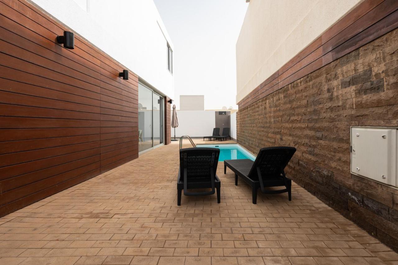 Modern 2br House - Private Pool - Parking Villa