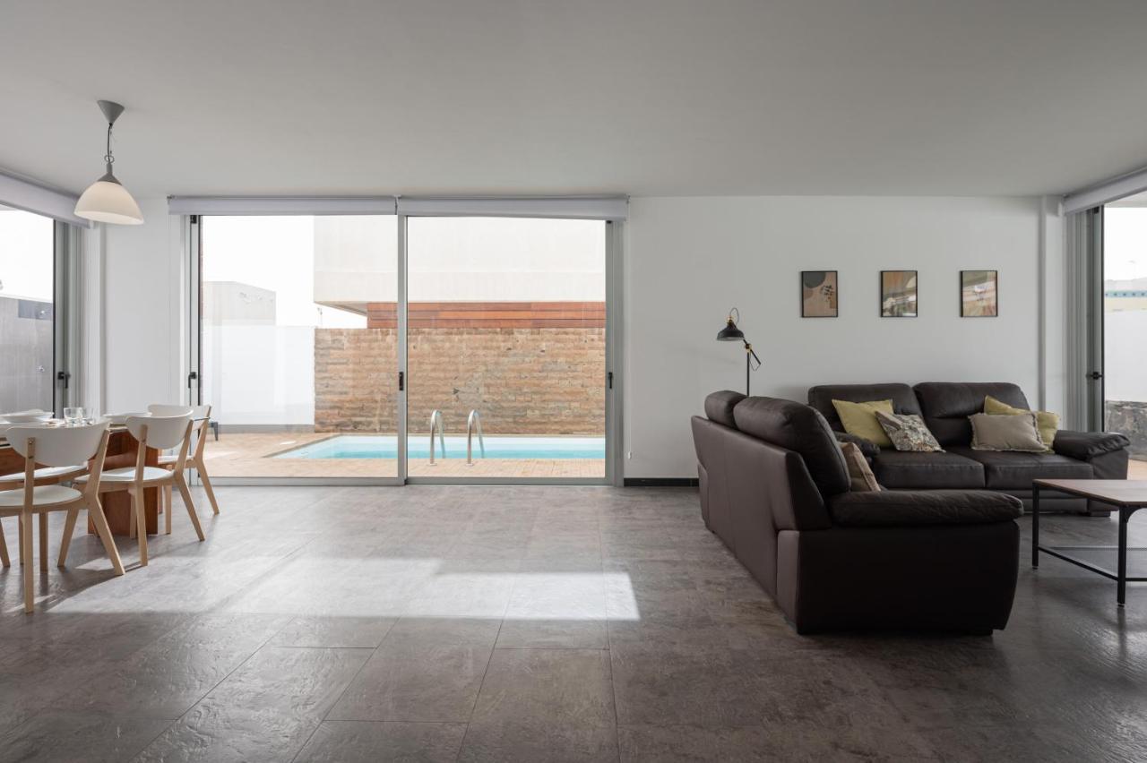 Modern 2br House - Private Pool - Parking San Bartolomé