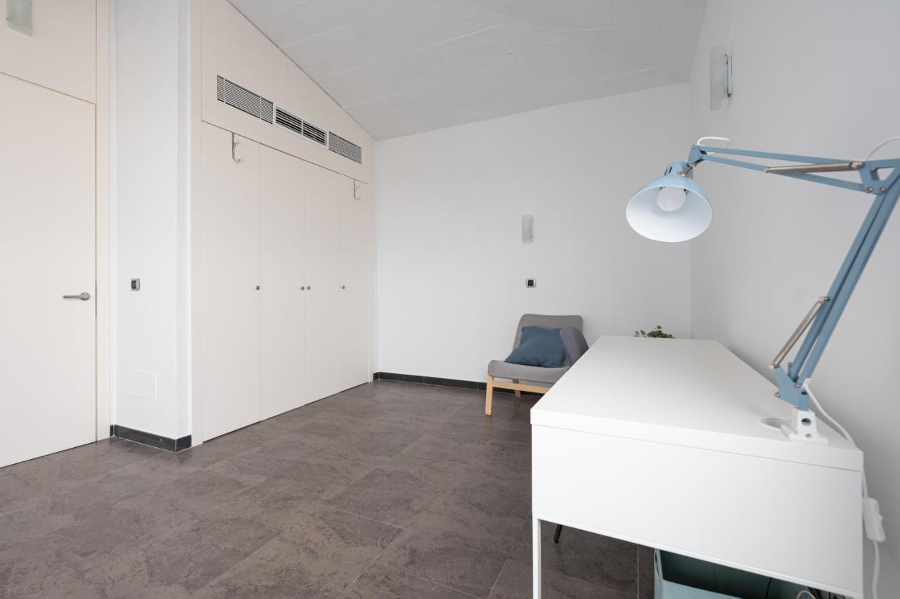 Modern 2br House - Private Pool - Parking
