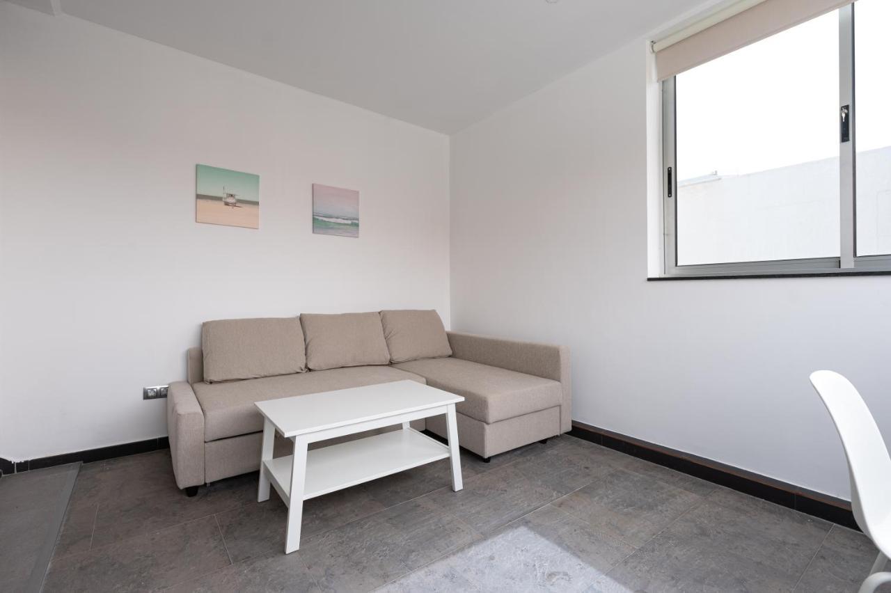 Modern 2br House - Private Pool - Parking