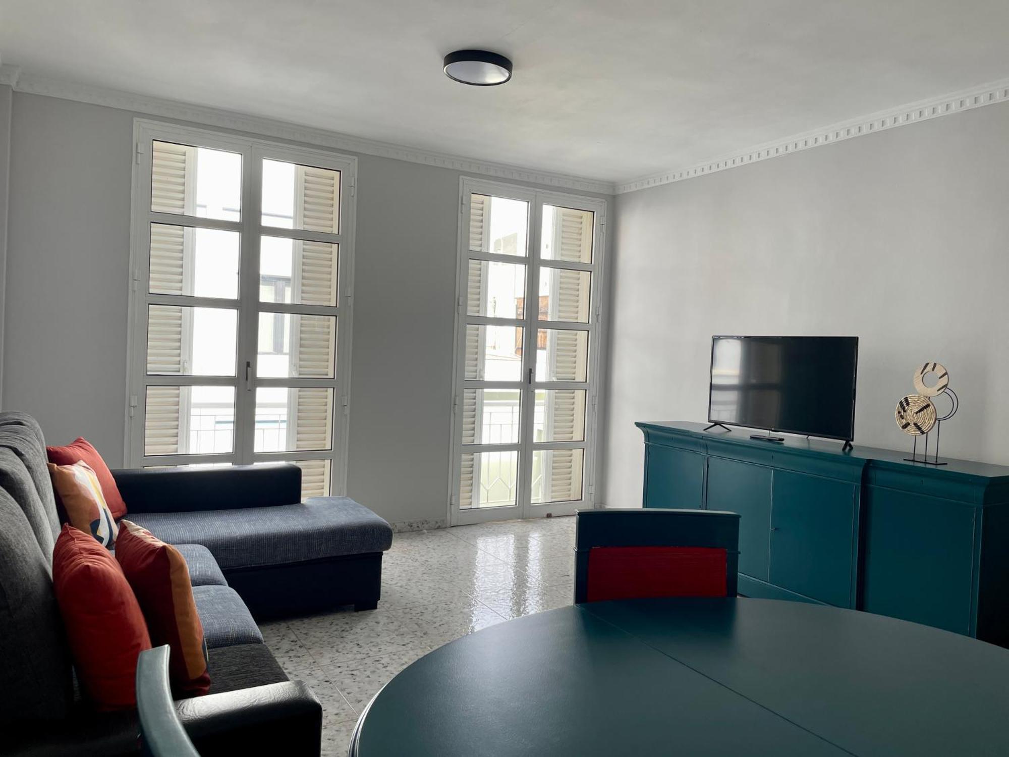 Homeforguest Amplio Apartamento En Triana Apartamento