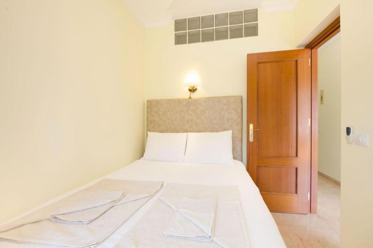 - Spacious, 3 Bedroom Apartment. Air Con. Heated Pool, Playa Apartamento Puerto De Mogan