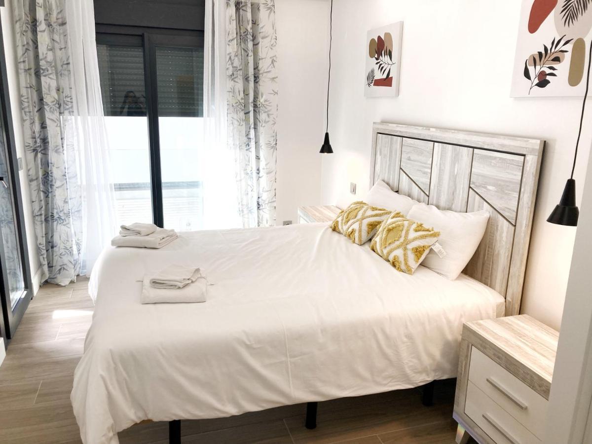 La Naval Flat W Garage