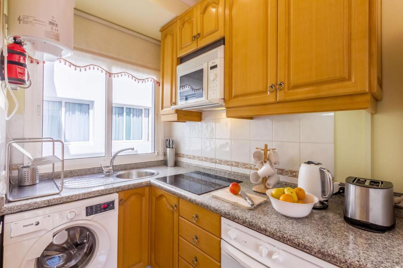 - Spacious, 3 Bedroom Apartment. Air Con. Heated Pool, Playa Puerto De Mogan