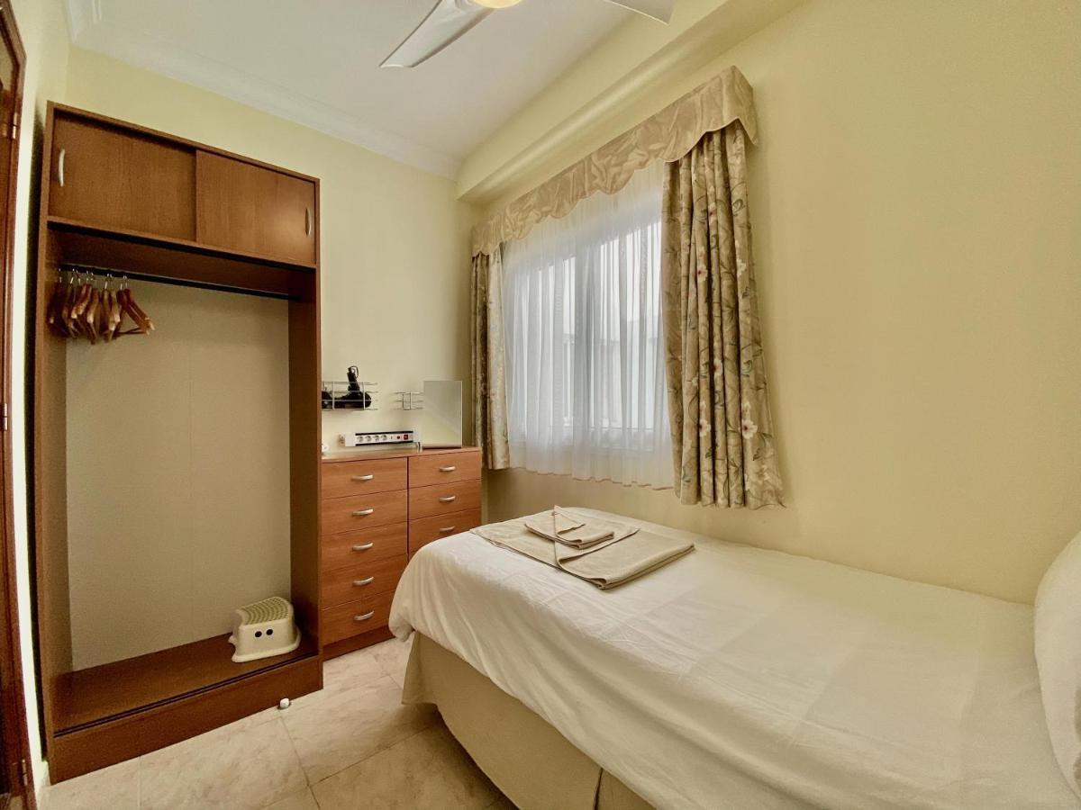 - Spacious, 3 Bedroom Apartment. Air Con. Heated Pool, Playa Apartamento *