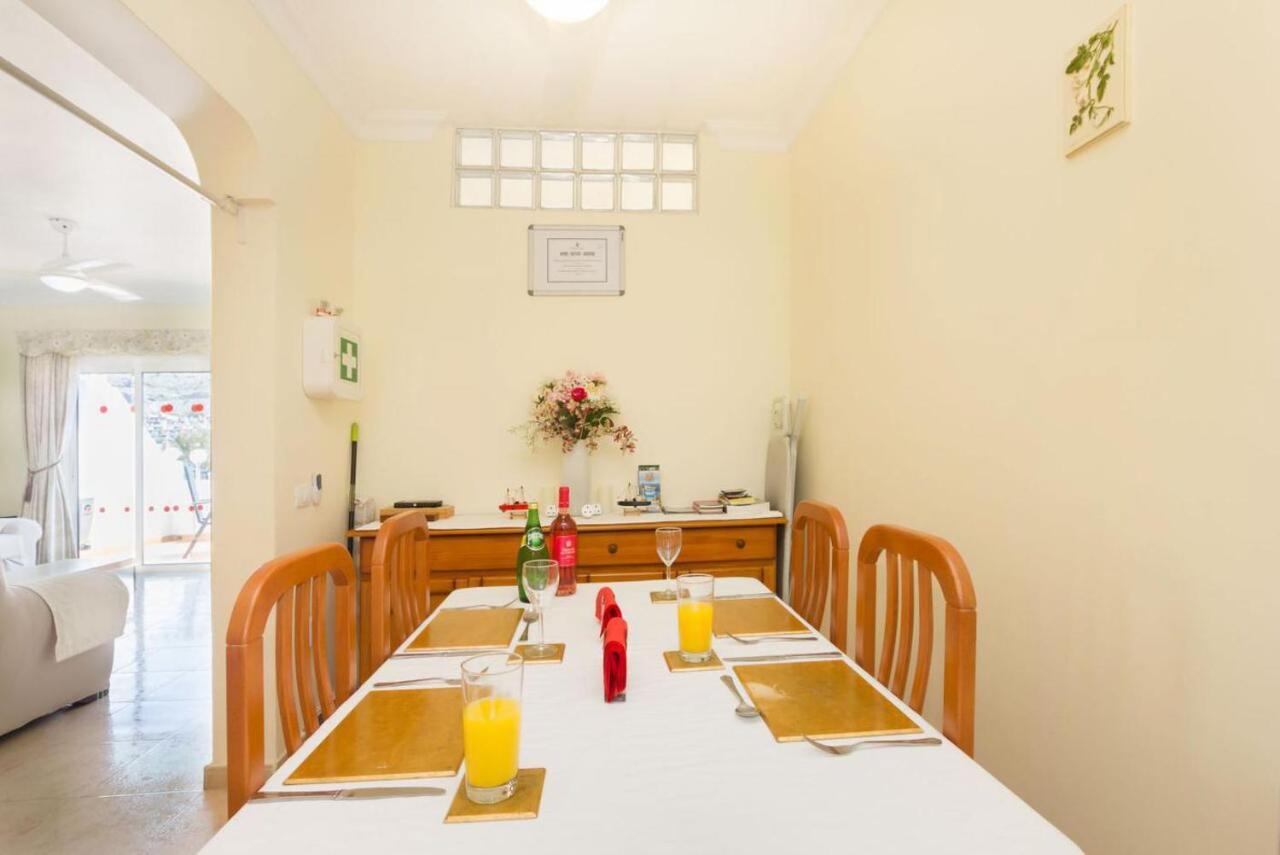- Spacious, 3 Bedroom Apartment. Air Con. Heated Pool, Playa Apartamento *