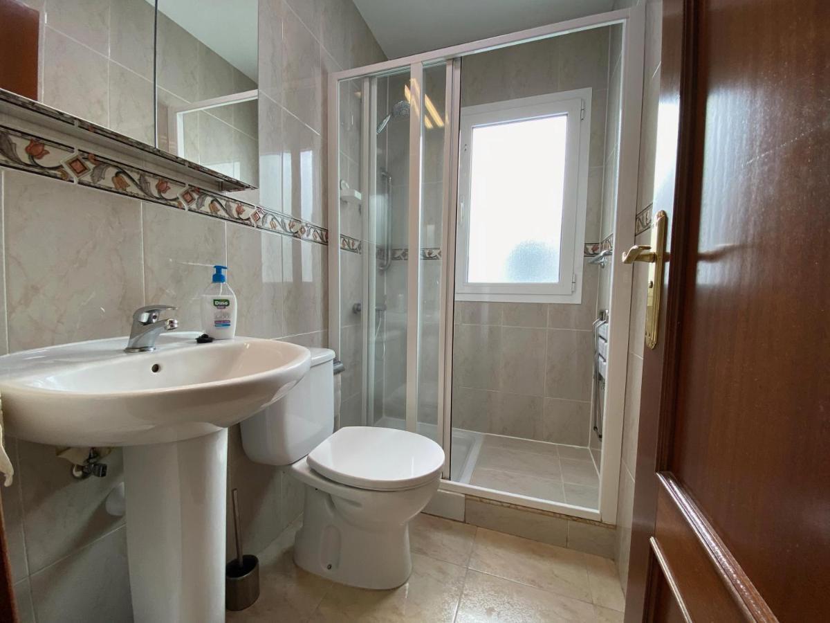- Spacious, 3 Bedroom Apartment. Air Con. Heated Pool, Playa Puerto De Mogan
