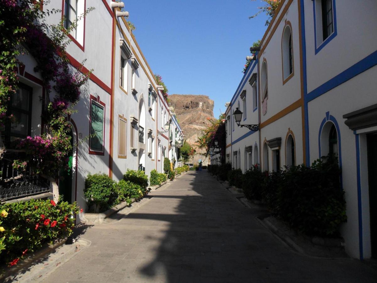 - Spacious, 3 Bedroom Apartment. Air Con. Heated Pool, Playa *