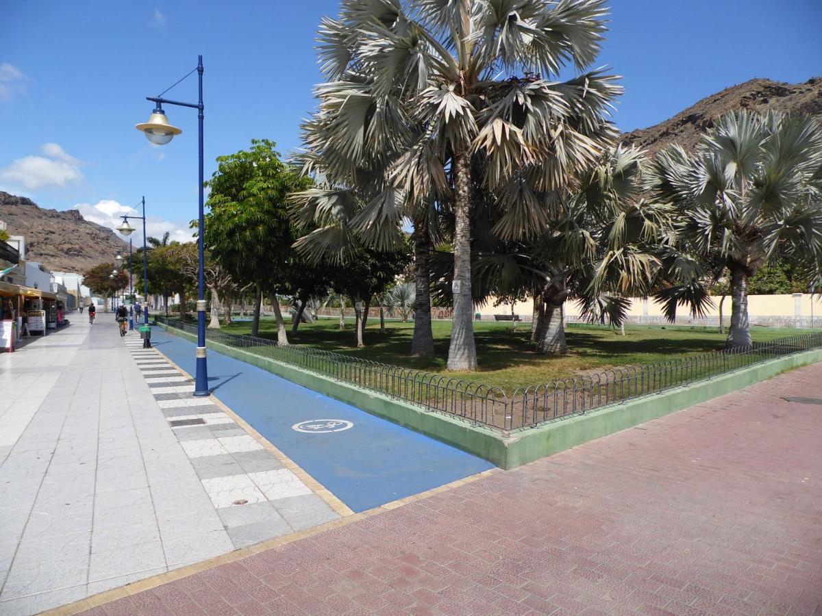 - Spacious, 3 Bedroom Apartment. Air Con. Heated Pool, Playa