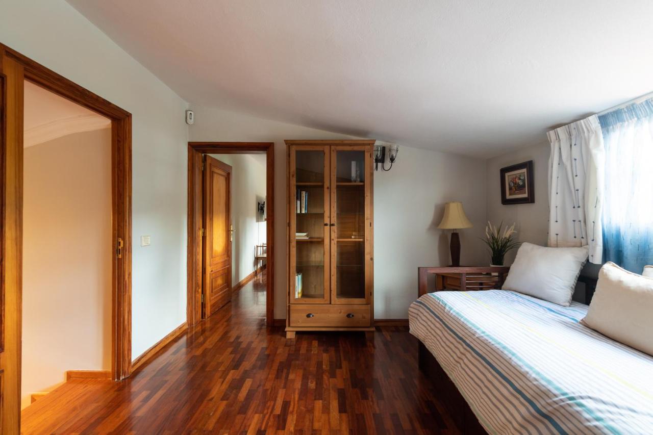 5br - Pool Parking & Tennis Court Villa Las Palmas de Gran Canaria