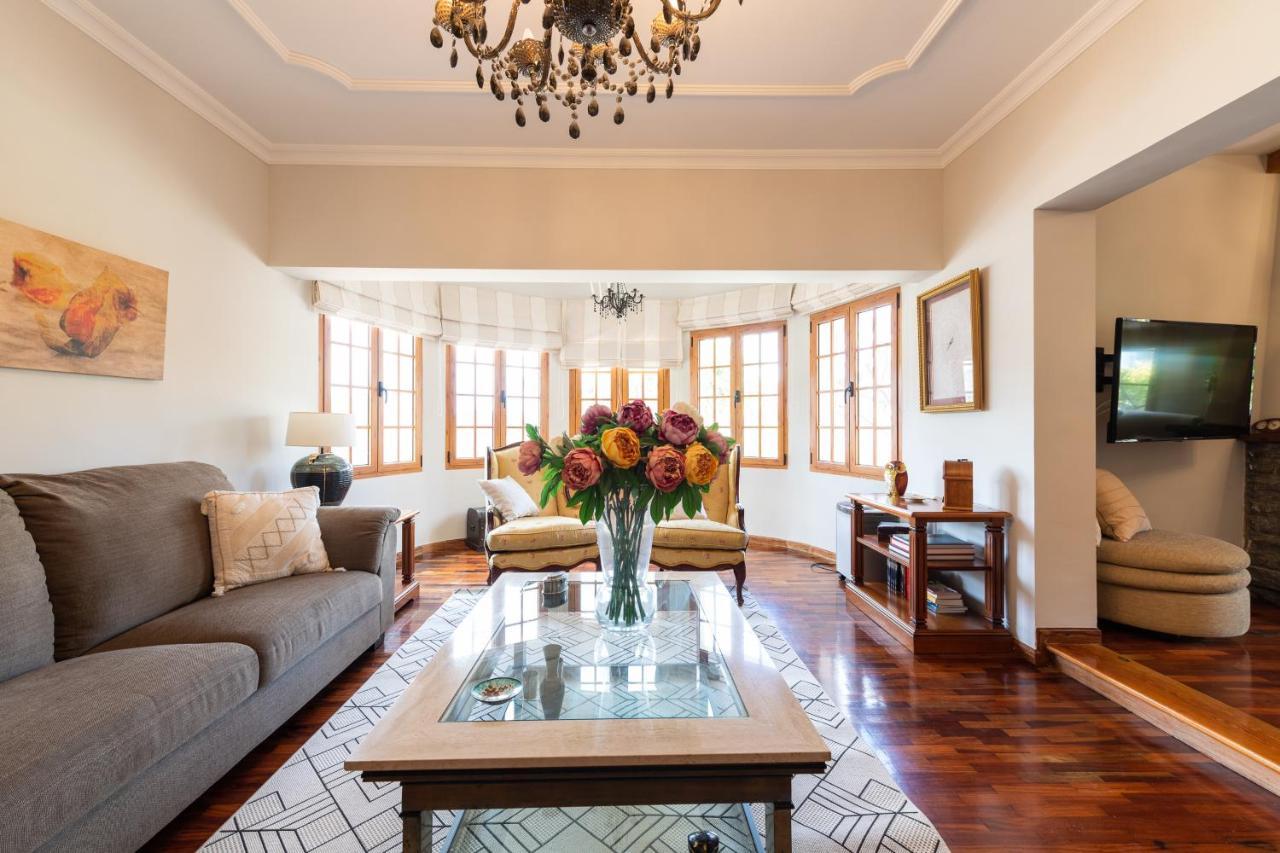 5br - Pool Parking & Tennis Court Villa