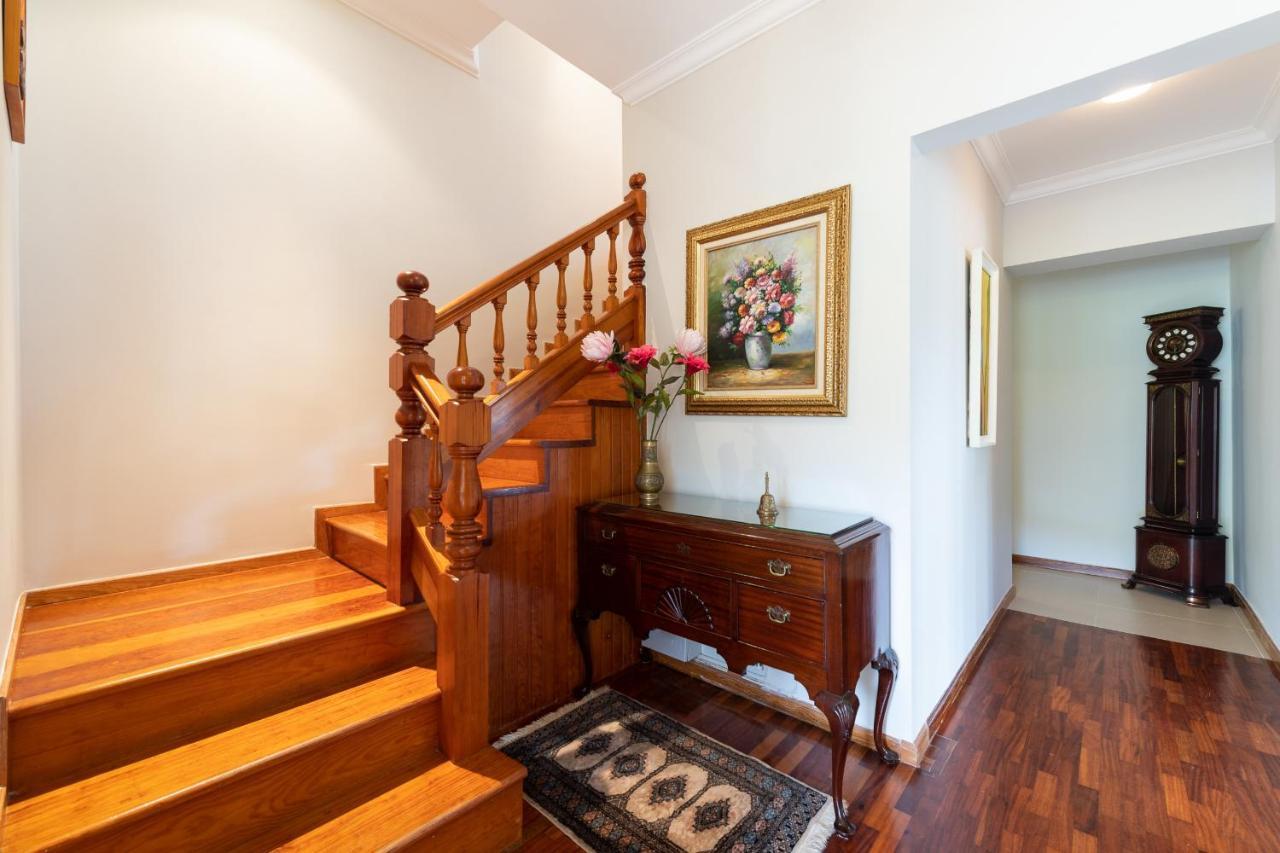 5br - Pool Parking & Tennis Court Villa *