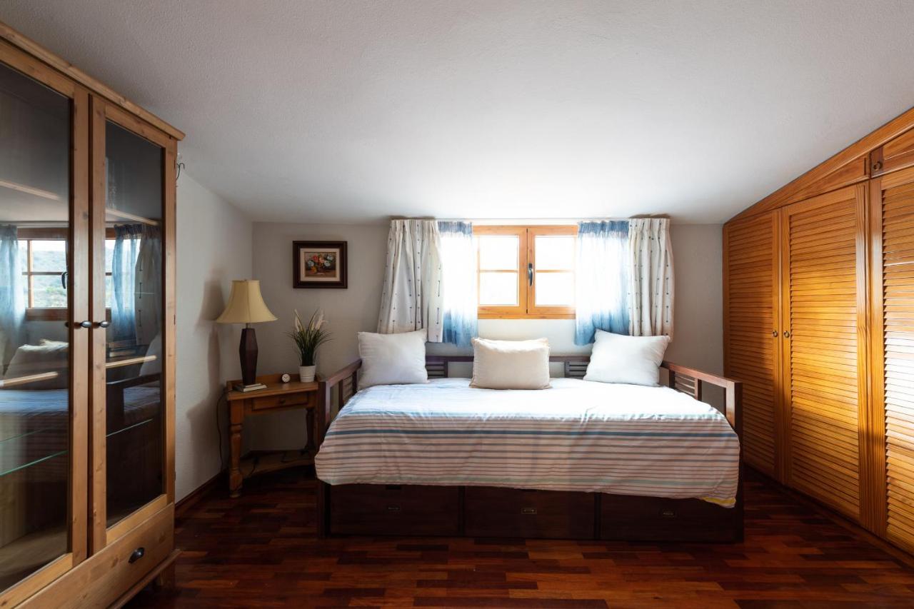 5br - Pool Parking & Tennis Court Villa *