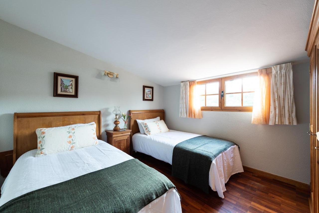 5br - Pool Parking & Tennis Court Villa *