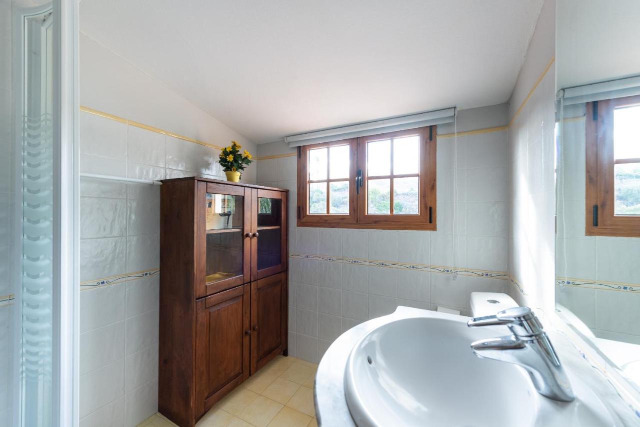 5br - Pool Parking & Tennis Court *