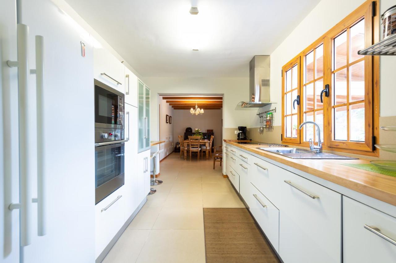 5br - Pool Parking & Tennis Court