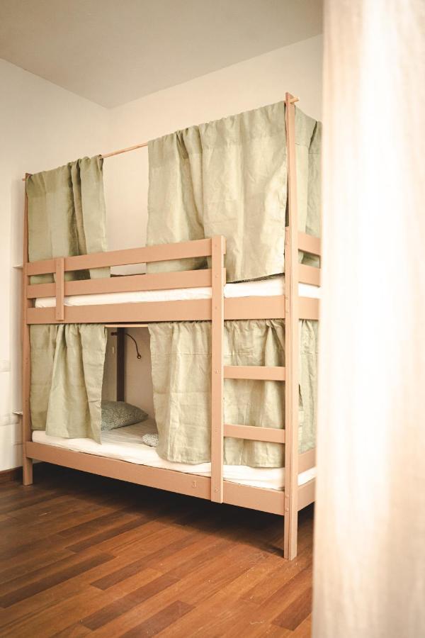 Hostal Tamaran House