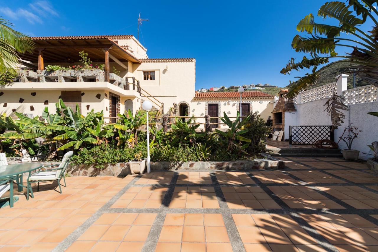 5br - Pool Parking & Tennis Court Villa