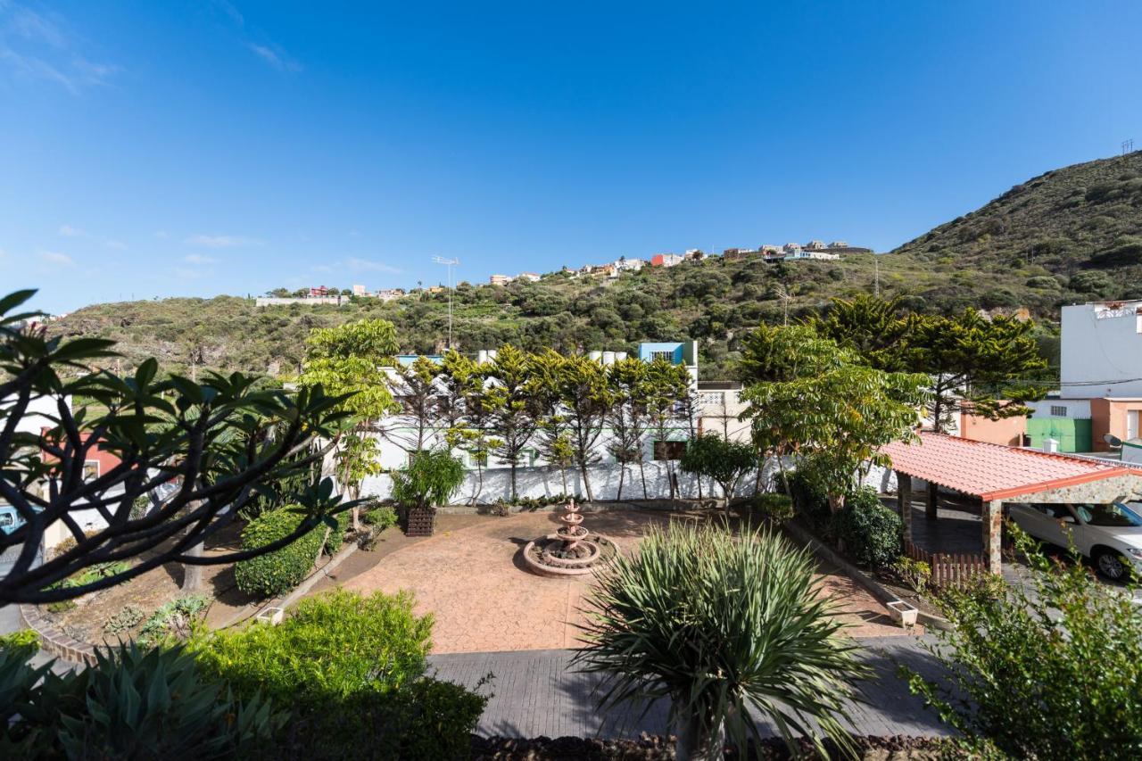5br - Pool Parking & Tennis Court Villa