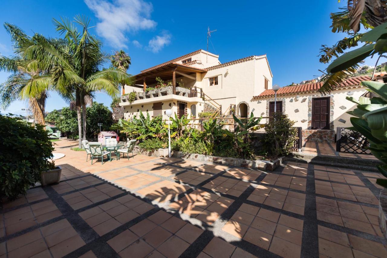 5br - Pool Parking & Tennis Court Villa
