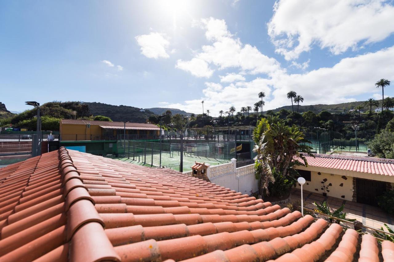 5br - Pool Parking & Tennis Court Villa