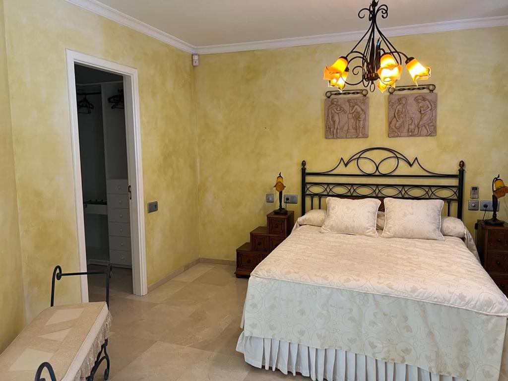 Agradable Con Piscina 4 Dormitorios Villa