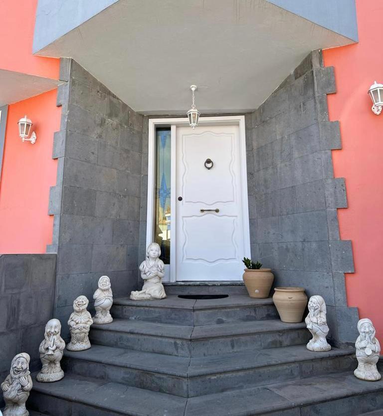 Agradable Con Piscina 4 Dormitorios Villa