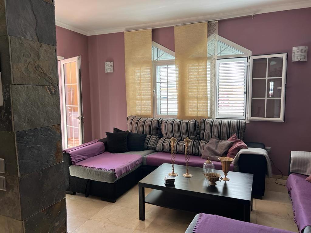 Agradable Con Piscina 4 Dormitorios Villa *