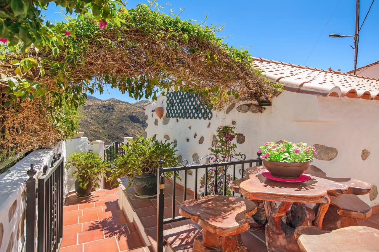 Casita Roque Nublo * Tejeda (Gran Canaria)