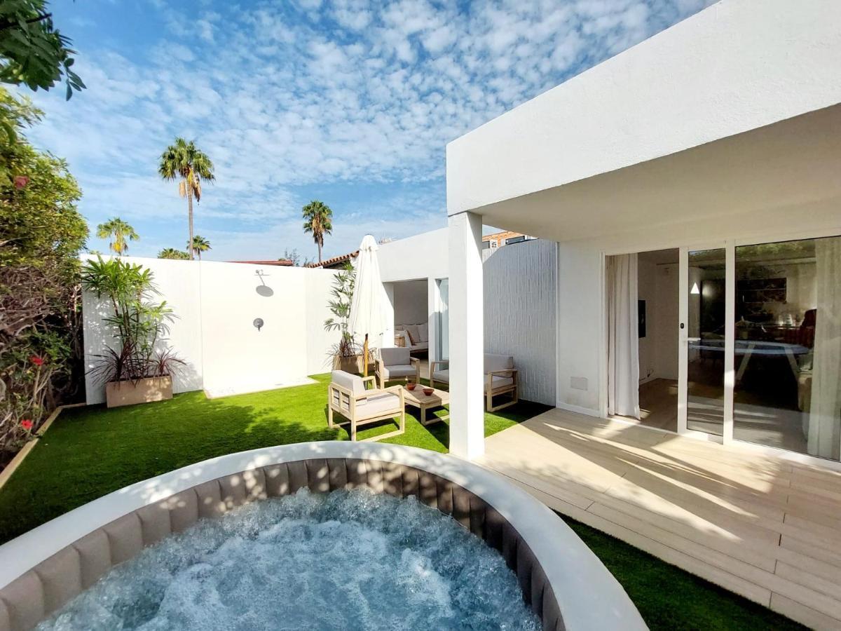 De Diseno Hidromasajes Terraza Y Piscina. Villa *