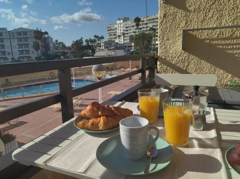 Pool View In Playa Del Ingles Maspalomas (Gran Canaria)