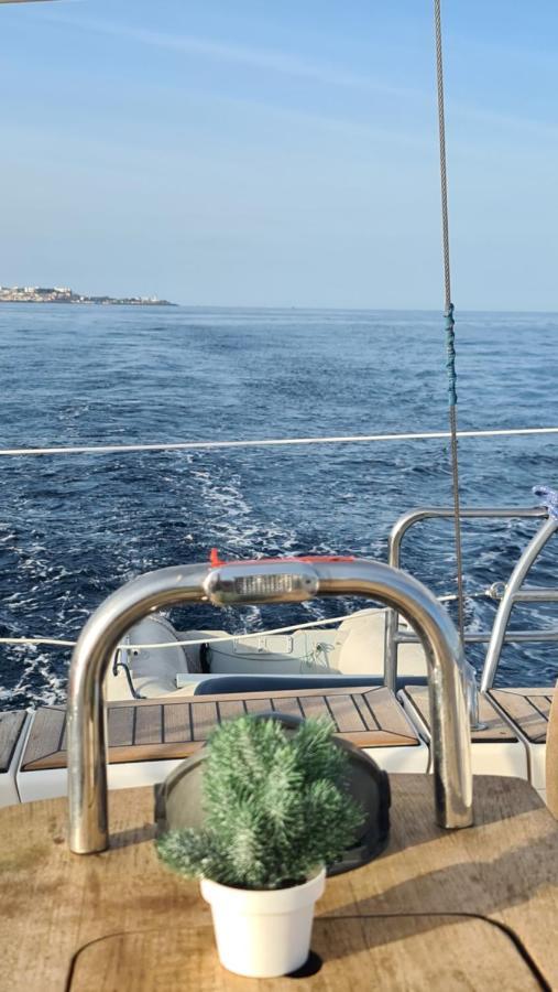Botel Impression Sailing Yacht