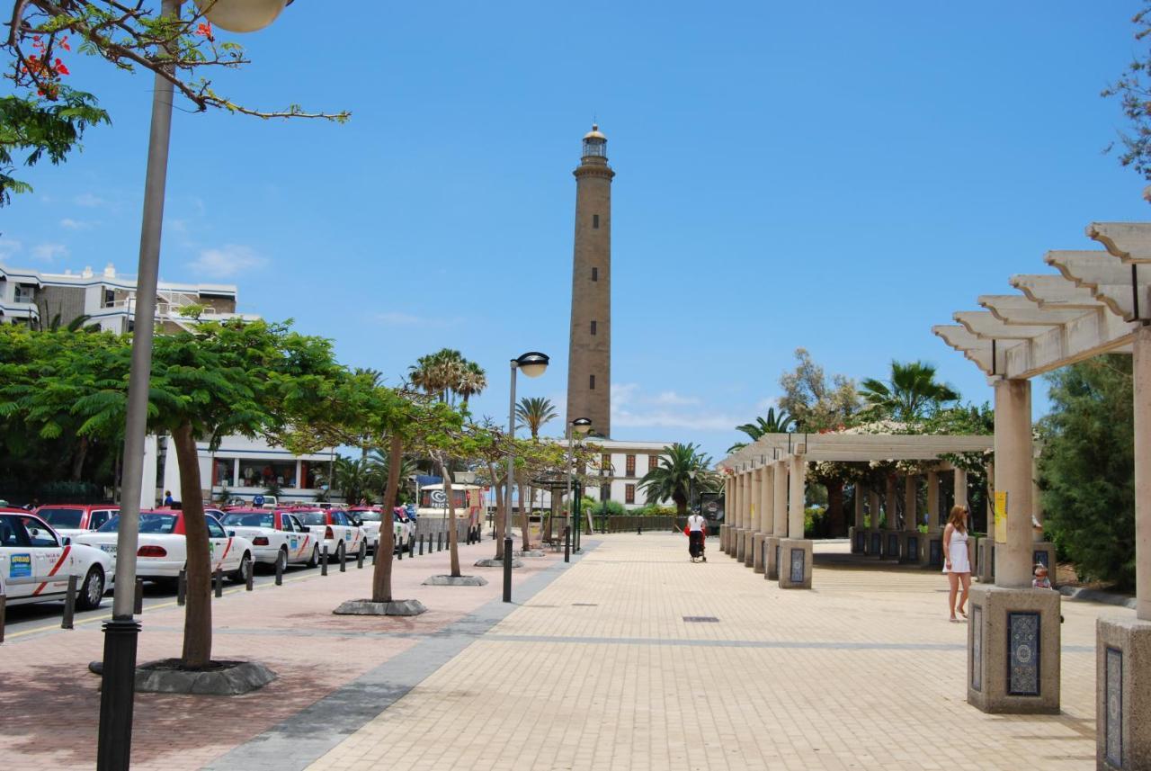 Cielo Azul Intenso Y Sol Radiante En Maspalomas * San Bartolomé